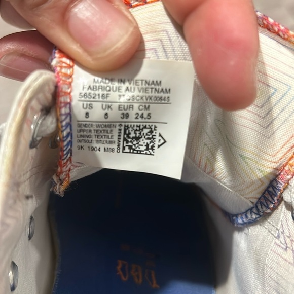 Converse size 6 Chuck Taylor’s with padded tongue - Picture 5 of 7